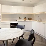 Roomzzz London Stratford