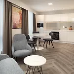 Roomzzz London Stratford