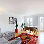 Lovely 2 Bedroom Flat Overlooking Canary Wharf