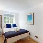 Lovely 2 Bedroom Flat Overlooking Canary Wharf