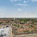 Luxury Three Bed Apartment By London Excel