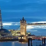 Aplacetostay Central London Apartment, Zone 1 Car