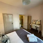 43 Kimberly Road Apartment