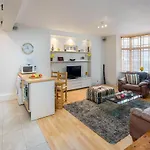 Joivy 2-Bed Flat Near Notting Hill