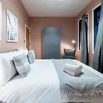 2 Bedroom Apartment London