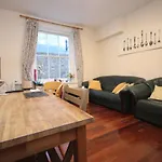 Three Bedroom Flat With Garden In Fulham