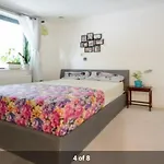London Holiday Home Newly Refurbished - Entire 4 Bedroom Private House With Kitchen, Living Room & Private Garden - 1 Cape House London, Within 30 Mins From Central London, London Bridge & Canary Wharf