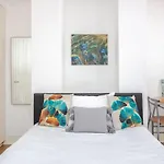 Lovely London Studio Apartment Near Trendy Shoreditch