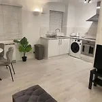 Stylish 1 Bedroom Close To Tooting Bec Station