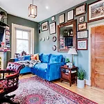 Sunny Corner Apartment In Center Of London
