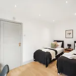 2 Single Or 1 King Bed In Notting Hill, London