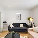 2 Single Or 1 King Bed In Notting Hill, London
