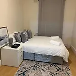 003- Lovely 1-Bedroom Very Close To Central London