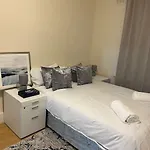 003- Lovely 1-Bedroom Very Close To Central London