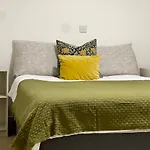 Mapesbury Dell Apartment