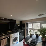 Comfy Studio - Finchley Road