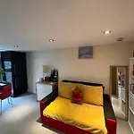 Comfy Studio - Finchley Road