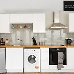 Eden 2Bedroom Apt Sleeps 6 In London With Wifi & Leisure By Maison Christo Property Short Lets & Serviced Accommodation