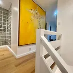 Newly Renovated 2 Bedroom Apartment