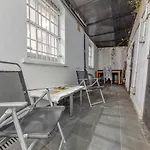 Elegant And Chic 2-Bedroom Basement Apartment In Paddington