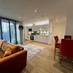 Modern & Secure 3Br 2Ba Apartment In The Heart Of Crossharbour