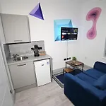 Cheerful 1Bed Studio Flat With Netflix And Wi-Fi By Cineplex Short Lets & Serviced Apartments