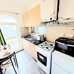One Bedroom Apartment With A Terrace In Angel