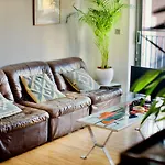 Zen Life With Urban Views - E8 Chic