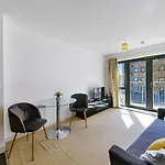 Luxe 1 Bed Flat 5 Mins To Stratford - Free Parking