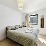 Luxe 1 Bed Flat 5 Mins To Stratford - Free Parking
