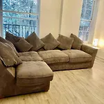 1 Bed Apartment In Zone 2, Minutes From Oval Tube.