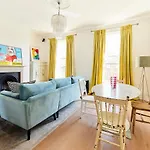 The Walterton Sanctuary - Bright 3Bdr Flat