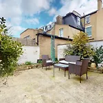 Cheerful 4 Bedroom Victorian House With Back Courtyard