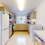 Cheerful 4 Bedroom Victorian House With Back Courtyard