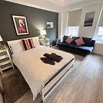 Lovely Compact Budget Flat In Central London