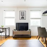 Stylish&Spacious Apartment