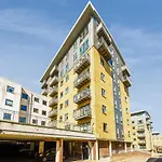 Luxe 1 Bed Flat 5 Mins To Stratford - Free Parking