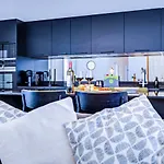 Stunning Penthouse Apartment Close To Queen\'S Park - Mega Fast Internet