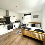 Very Nice Studio Flat In A Great Location