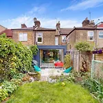 Enchanting 3 Bedroom House With Garden In Leyton