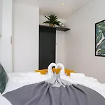 Just-Renovated Flat In The Centre Of Shoreditch!