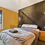2 Bed Docklands Apt- 02 & Excel
