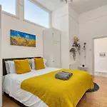 Charming Apartment Earls Court