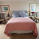 Colourful 2 Bed 2 Bath Tooting House