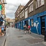 Just-Renovated Flat In The Centre Of Shoreditch!