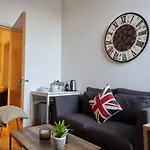 Spacious Studio In Old St