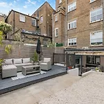Modern Garden Flat With Private Parking