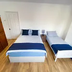 4 Bedroom House With Garden Near Central London