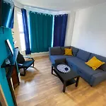 4 Bedroom House With Garden Near Central London