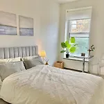 Archway Station Big Bedroom Flat